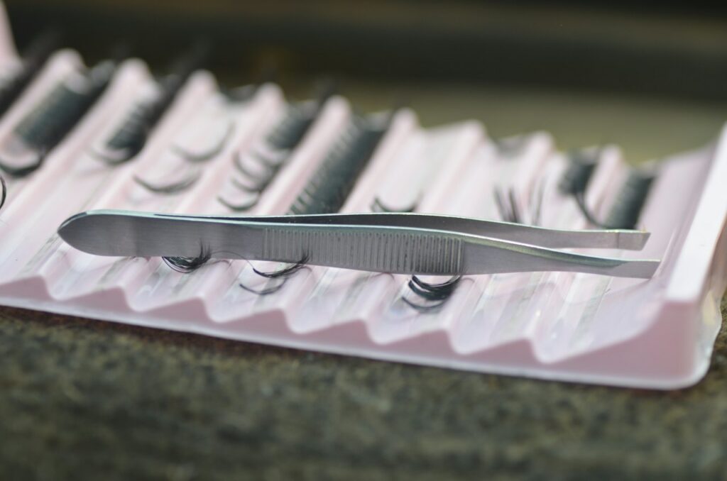 Ergonomic Eyelash Applicator Tweezer